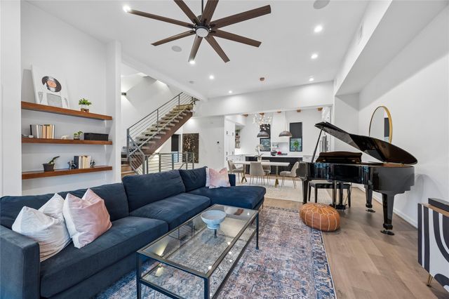 513 Memorial Heights Drive, Houston, TX 77007