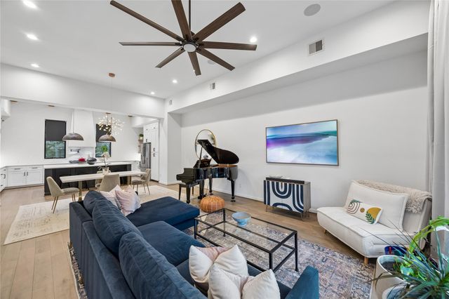 513 Memorial Heights Drive, Houston, TX 77007