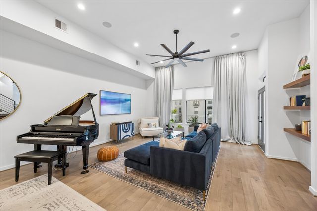 513 Memorial Heights Drive, Houston, TX 77007