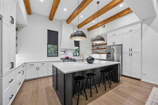 513 Memorial Heights Drive, Houston, TX 77007