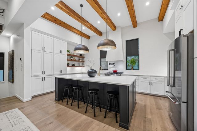 513 Memorial Heights Drive, Houston, TX 77007