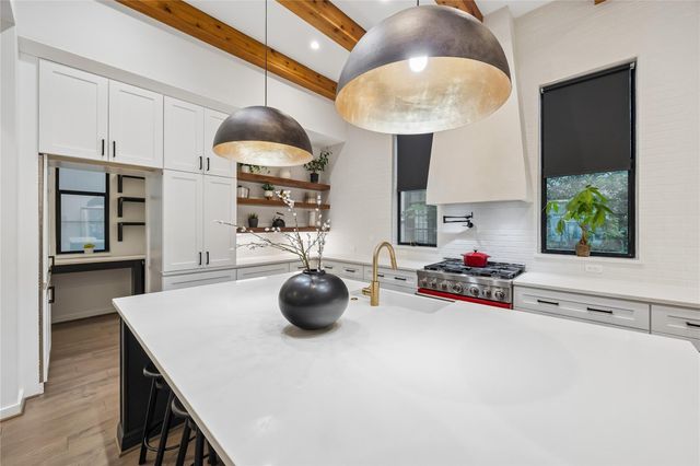 513 Memorial Heights Drive, Houston, TX 77007