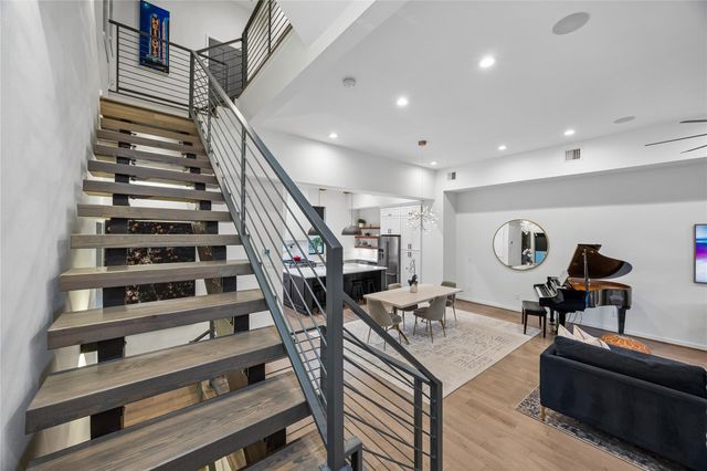 513 Memorial Heights Drive, Houston, TX 77007