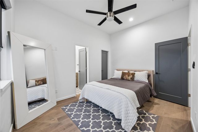 513 Memorial Heights Drive, Houston, TX 77007