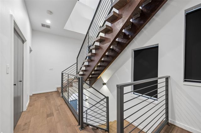 513 Memorial Heights Drive, Houston, TX 77007