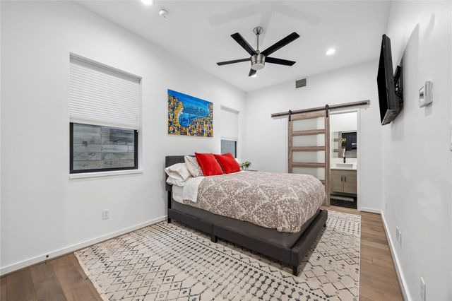 513 Memorial Heights Drive, Houston, TX 77007