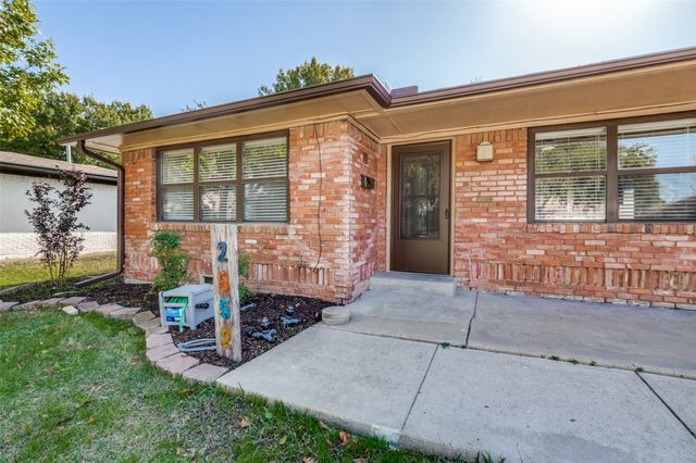2952 Lavita Lane, Farmers Branch, TX 75234