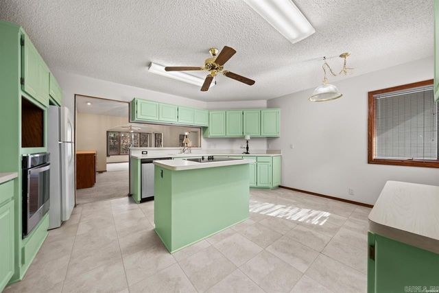 34 Alicante Way, Hot Springs Village, AR 71909