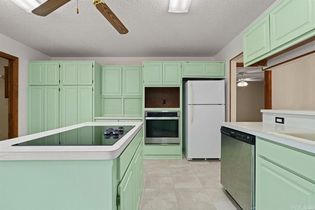 34 Alicante Way, Hot Springs Village, AR 71909