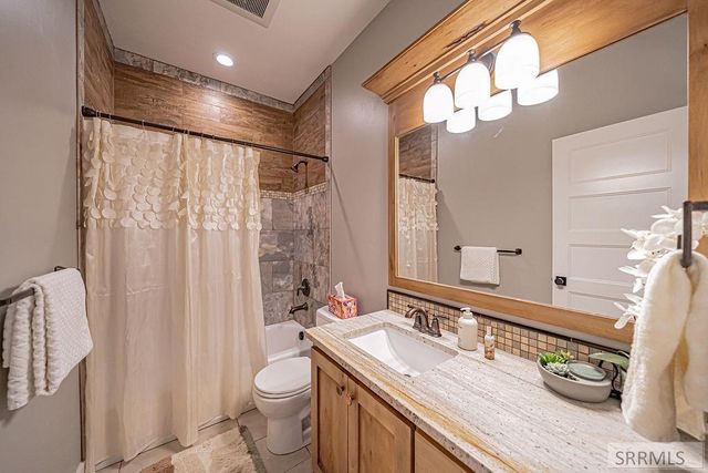 6369 E Tower Castle Loop, Ammon, ID 83406