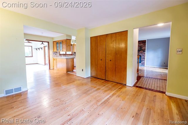 2934 Bolingbroke Drive, Troy, MI 48084