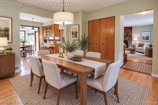 2934 Bolingbroke Drive, Troy, MI 48084