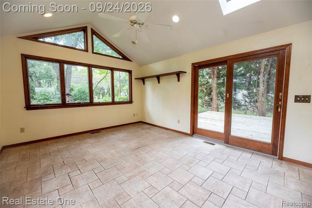 2934 Bolingbroke Drive, Troy, MI 48084