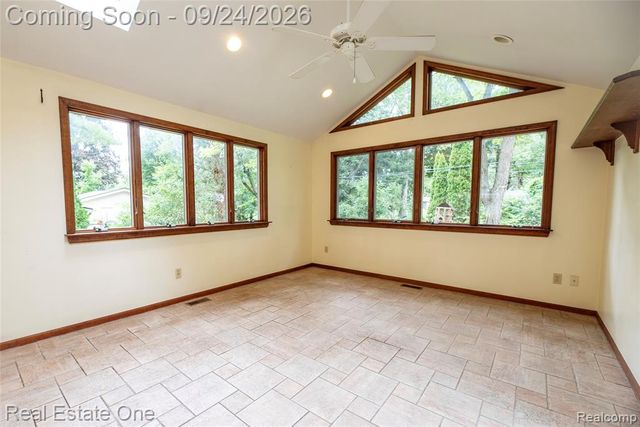 2934 Bolingbroke Drive, Troy, MI 48084