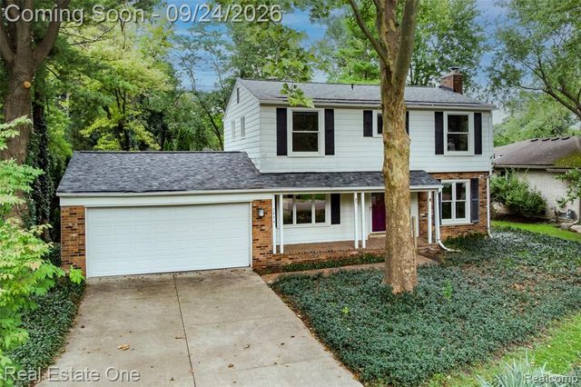 2934 Bolingbroke Drive, Troy, MI 48084