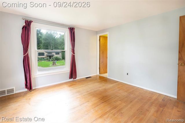 2934 Bolingbroke Drive, Troy, MI 48084