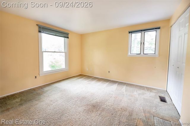 2934 Bolingbroke Drive, Troy, MI 48084