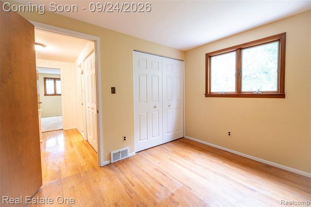 2934 Bolingbroke Drive, Troy, MI 48084