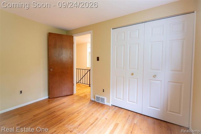 2934 Bolingbroke Drive, Troy, MI 48084