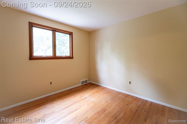 2934 Bolingbroke Drive, Troy, MI 48084