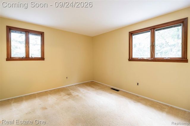 2934 Bolingbroke Drive, Troy, MI 48084