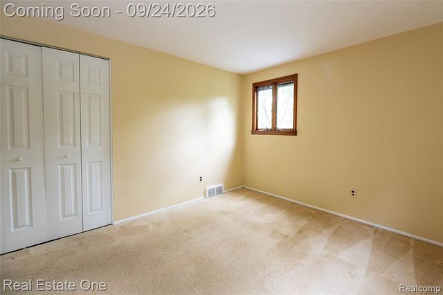 2934 Bolingbroke Drive, Troy, MI 48084