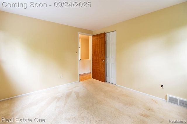 2934 Bolingbroke Drive, Troy, MI 48084