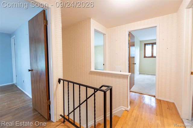2934 Bolingbroke Drive, Troy, MI 48084