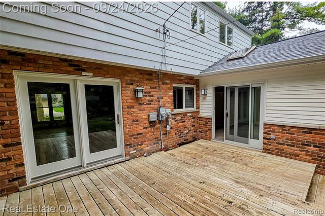 2934 Bolingbroke Drive, Troy, MI 48084