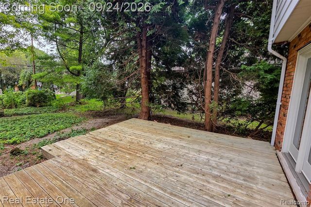 2934 Bolingbroke Drive, Troy, MI 48084