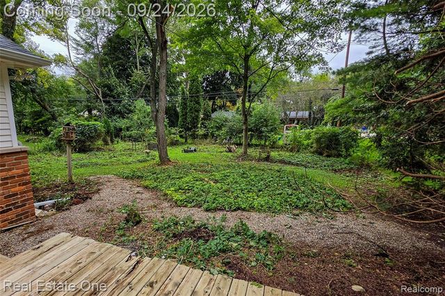 2934 Bolingbroke Drive, Troy, MI 48084