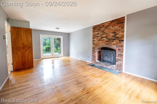 2934 Bolingbroke Drive, Troy, MI 48084