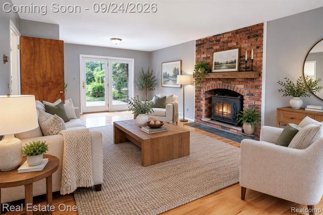 2934 Bolingbroke Drive, Troy, MI 48084