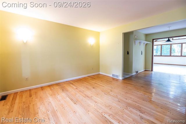 2934 Bolingbroke Drive, Troy, MI 48084