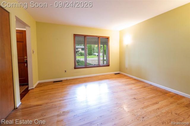 2934 Bolingbroke Drive, Troy, MI 48084