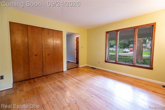 2934 Bolingbroke Drive, Troy, MI 48084