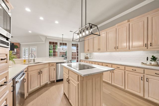 8800 Thornway Drive, North Richland Hills, TX 76182
