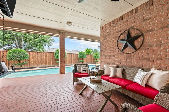 8800 Thornway Drive, North Richland Hills, TX 76182