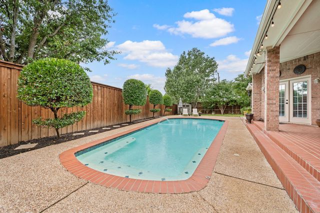 8800 Thornway Drive, North Richland Hills, TX 76182
