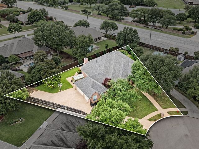 8800 Thornway Drive, North Richland Hills, TX 76182