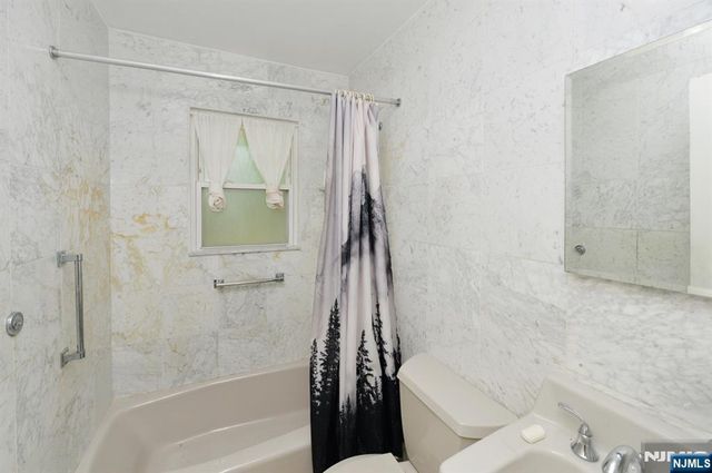 6 Central Avenue, Demarest, NJ 07627