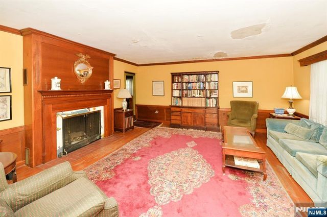 6 Central Avenue, Demarest, NJ 07627