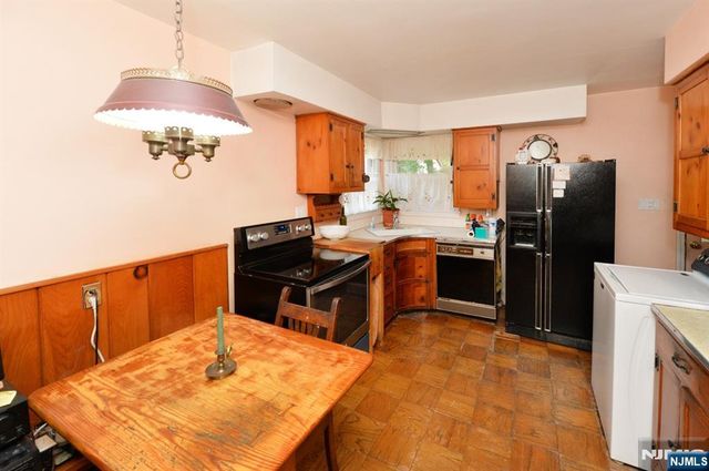 6 Central Avenue, Demarest, NJ 07627