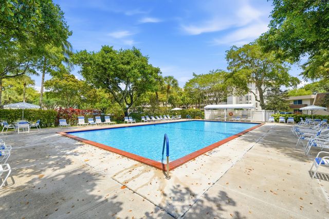 3800 Oaks Clubhouse Drive 410, Pompano Beach, FL 33069
