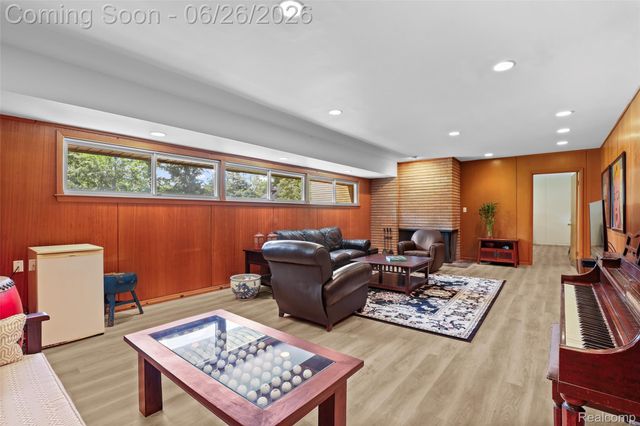 1427 Vinsetta Boulevard, Royal Oak, MI 48067