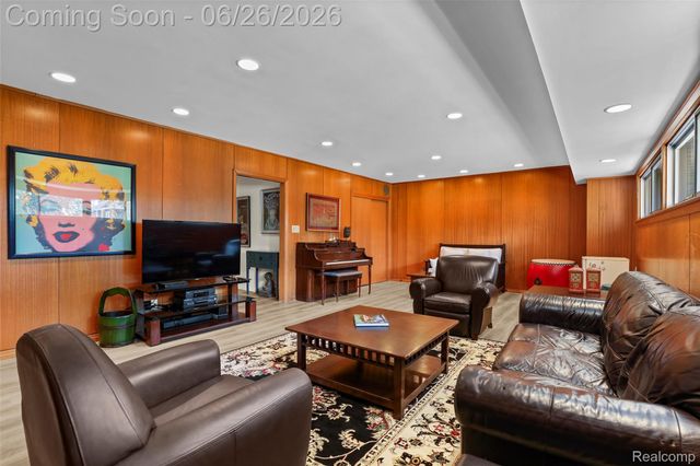 1427 Vinsetta Boulevard, Royal Oak, MI 48067