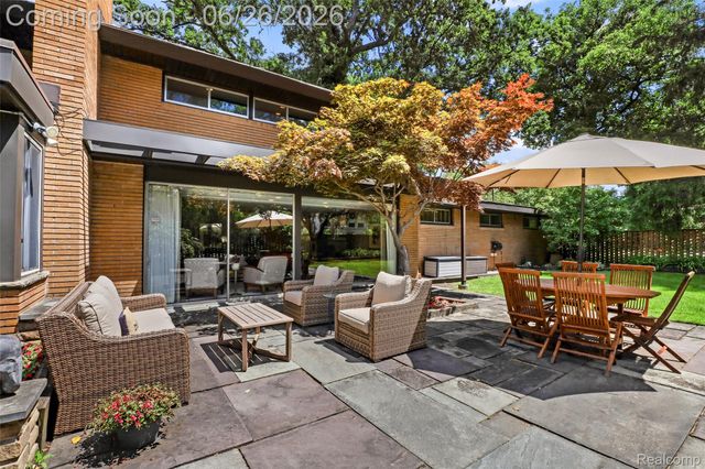 1427 Vinsetta Boulevard, Royal Oak, MI 48067