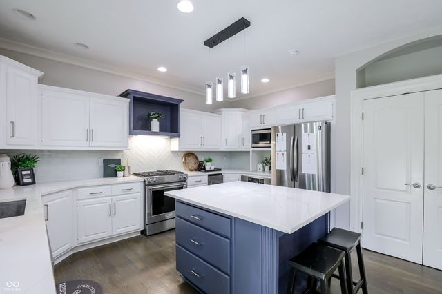 1013 Pine Hill Way, Carmel, IN 46032