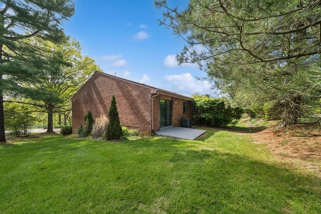 2785 Bingham DRIVE, Upper St Clair, PA 15241