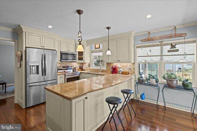 32 BUCKINGHAM DR, Southampton, NJ 08088